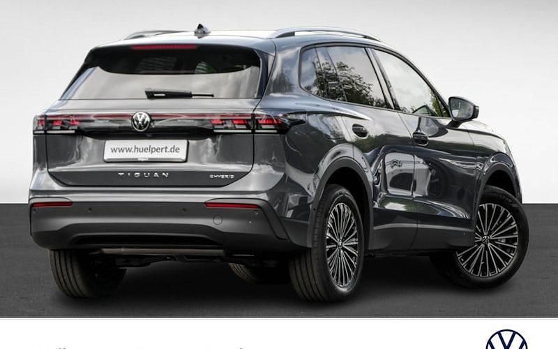 Gebraucht VW Tiguan Life 204 PS (150 kW) 2025 Delfingrau metallic SUV