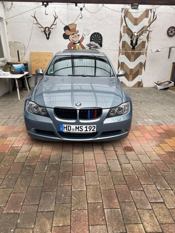 Grau Gebraucht 2005 BMW 330 Limousine | 7.200 € (Guter Preis) - Bild 1/4