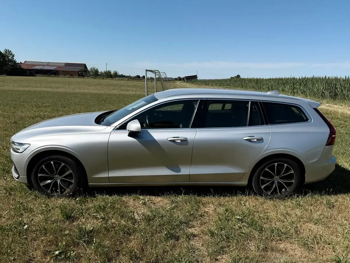 Gebraucht Volvo V60 Momentum 190 PS (139 kW) 2018 Silber Kombi