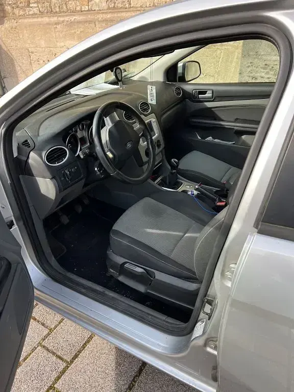 Gebraucht Ford Focus Style 101 PS (74 kW) 2009 Silber Limousine