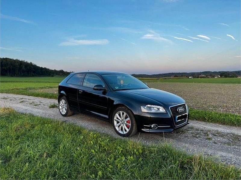 Schwarz Gebraucht 2011 Audi A3 Attraction Limousine | 4.890 € (Fairer Preis) - Bild 1/4