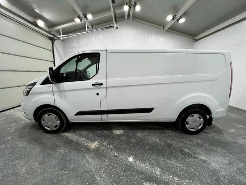 Gebraucht Ford 300 131 PS (96 kW) 2022 Frostweiss/frozenwhite (pn3gz0) Van