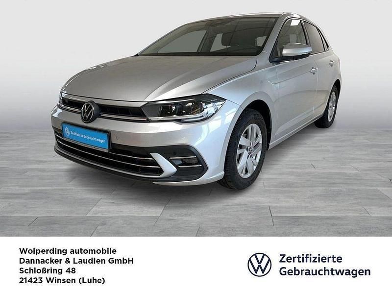 Reflexsilber, metallic Gebraucht 2022 VW Polo Style Limousine | 23.900 € (Teuer) - Bild 1/4