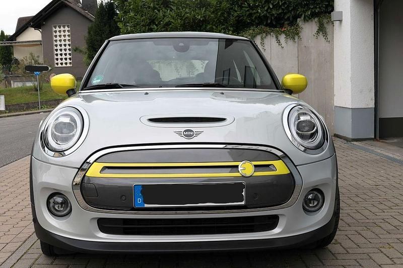 Weiß Gebraucht 2020 Mini Cooper SE Kleinwagen | 15.500 € (Guter Preis) - Bild 1/4