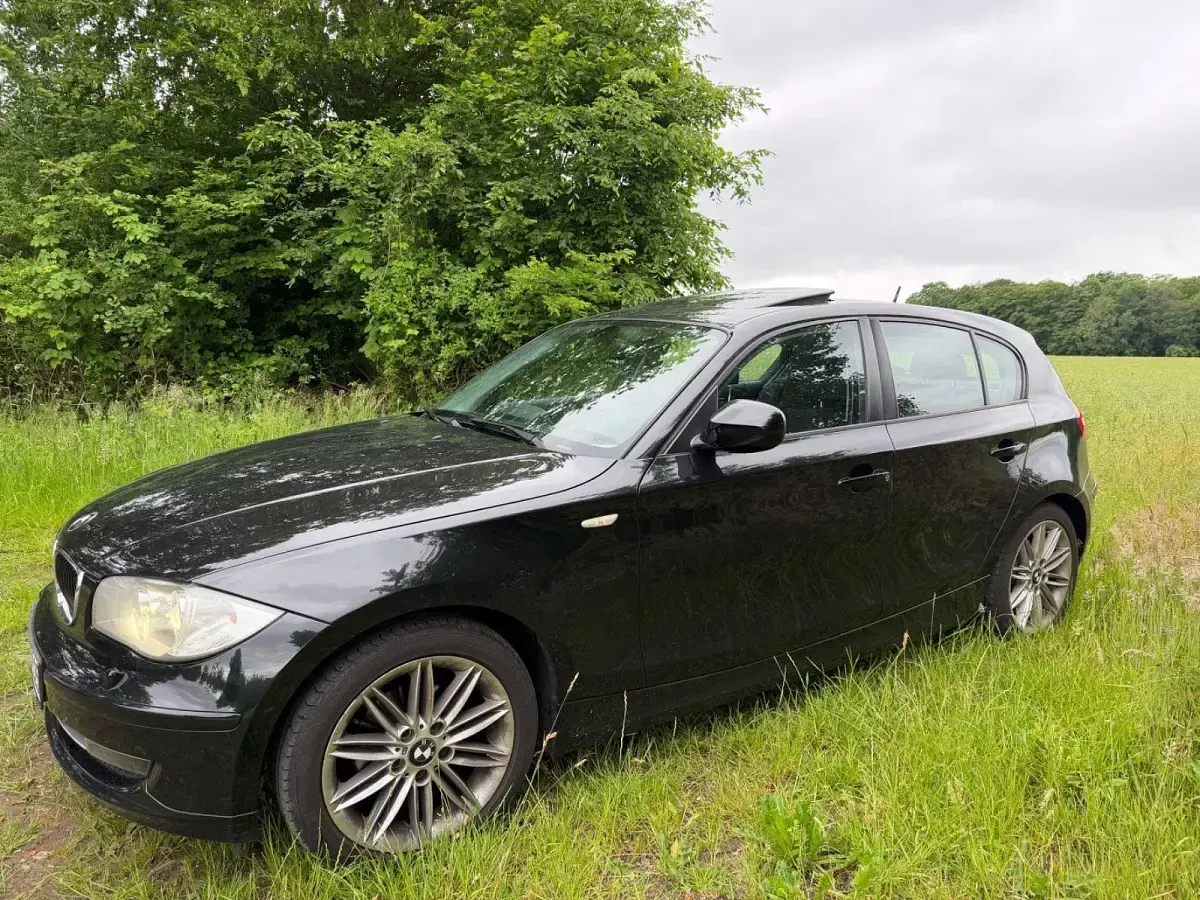 Gebraucht BMW 116 122 PS (89 kW) 2011 Schwarz Kleinwagen