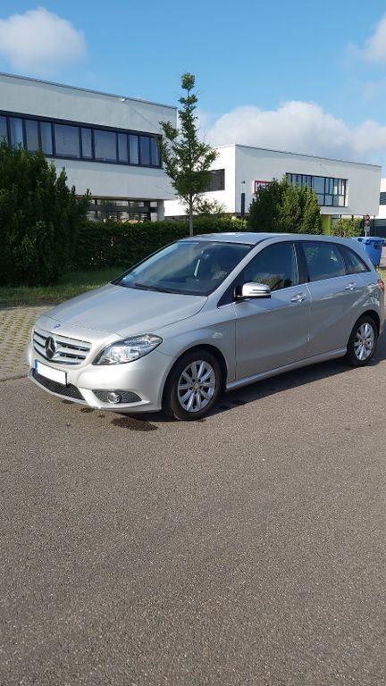 Silber Gebraucht 2013 Mercedes B180 Van / Kleinbus | 9.850 € (Guter Preis) - Bild 1/4