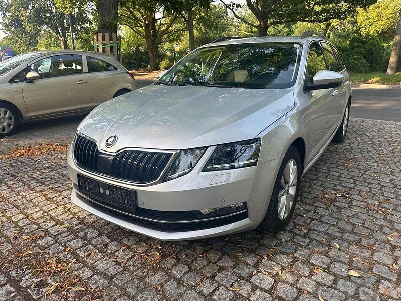 Gebraucht Skoda Octavia Style 116 PS (85 kW) 2018 Brilliantsilber metallic Kombi