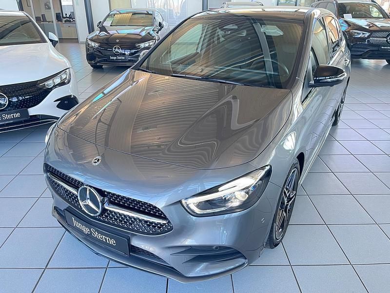 Grau Gebraucht 2023 Mercedes B220 AMG Van / Kleinbus | 41.650 € (Teuer) - Bild 1/2