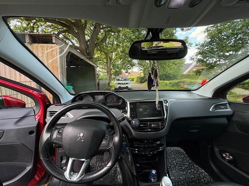 Gebraucht Peugeot 2008 Allure 131 PS (96 kW) 2016 Rot SUV