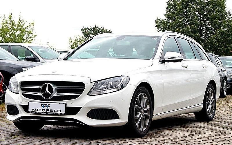 Weiß Gebraucht 2015 Mercedes C400 Avantgarde Limousine | 18.950 € (Superpreis) - Bild 1/4