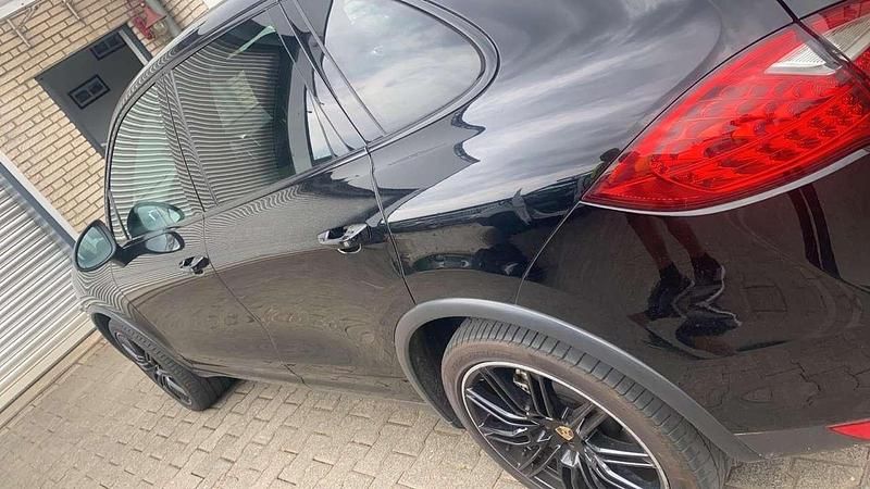 Gebraucht Porsche Cayenne S 400 PS (294 kW) 2011 Schwarz SUV