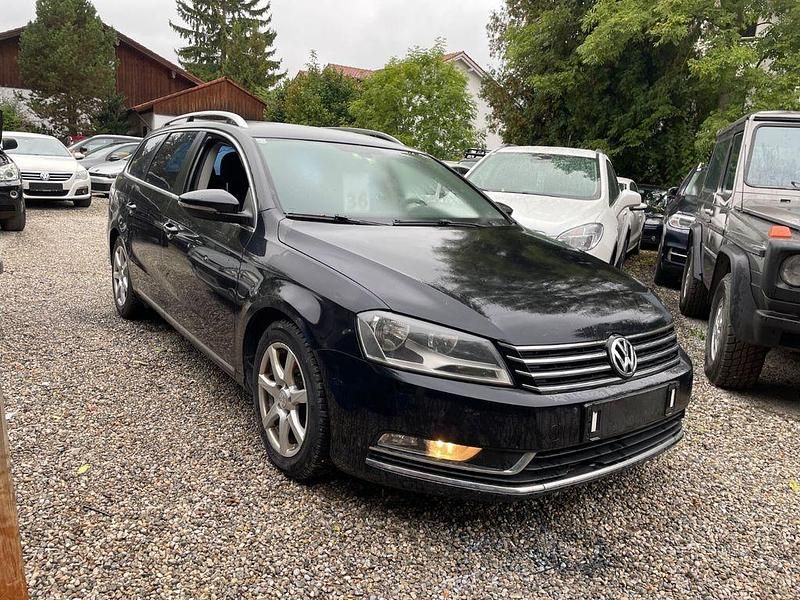 Schwarz Gebraucht 2011 VW Passat Comfortline Kombi | 3.699 € (Superpreis) - Bild 1/4
