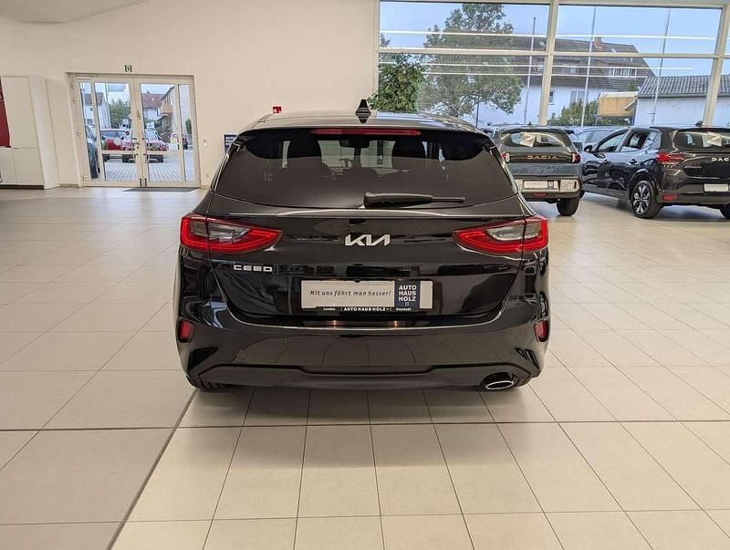 Neu Kia Ceed Style 140 PS (102 kW) 2025 Zilinaschwarz Kleinwagen