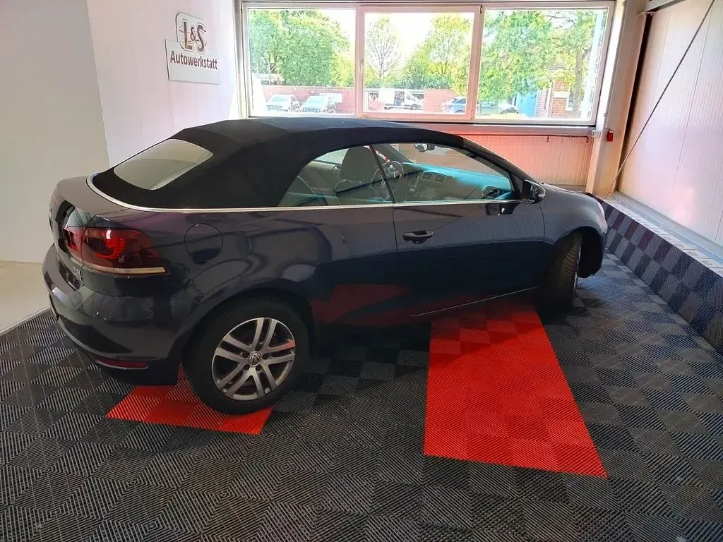 Gebraucht VW Golf Cabriolet Basis 105 PS (77 kW) 2012 Violett Cabrio