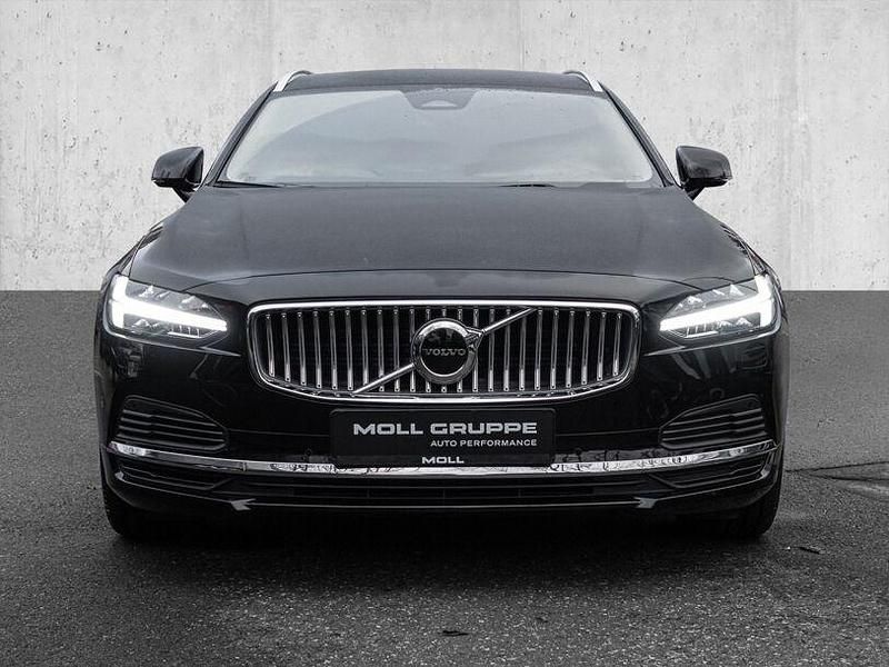 Second-hand Volvo V90 Core 253 CP (186 kW) 2025 Negru Break
