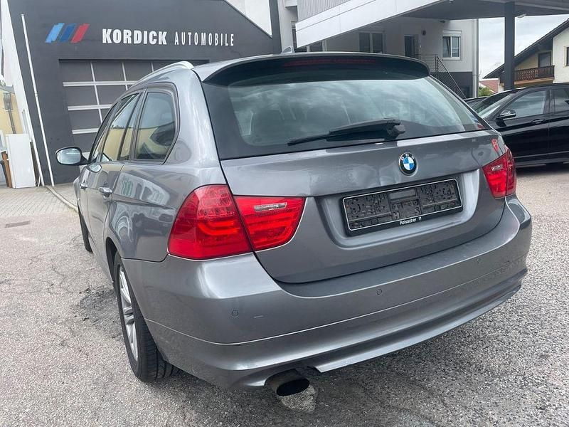 Gebraucht BMW 318 Sport Line 143 PS (105 kW) 2012 Grau Kombi