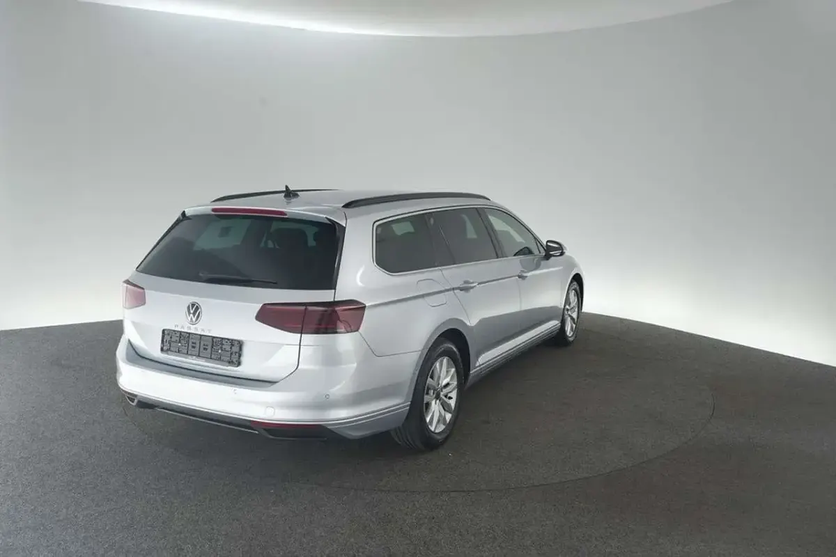 Gebraucht VW Passat Business 150 PS (110 kW) 2022 Silber Kombi