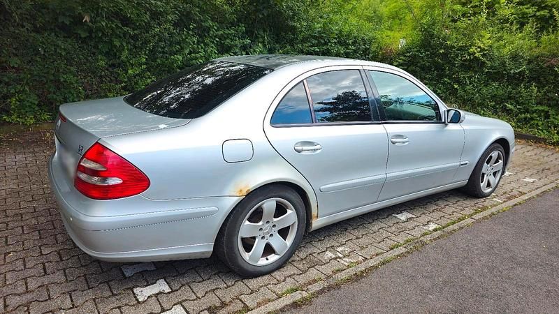 Gebraucht Mercedes E220 150 PS (110 kW) 2002 Limousine
