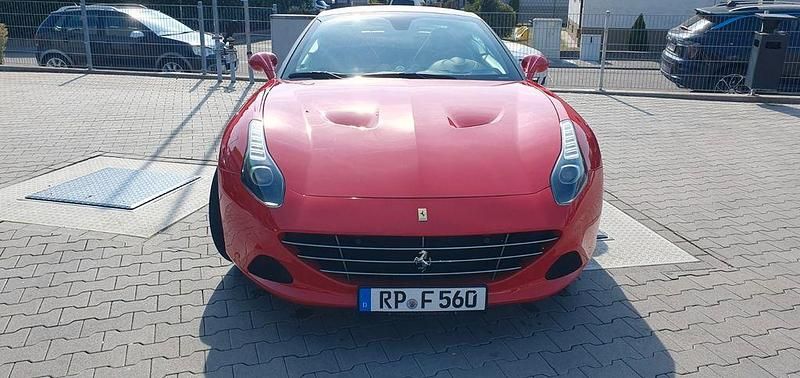 Second-hand Ferrari California 560 CP (411 kW) 2017 Roșu Cabrio