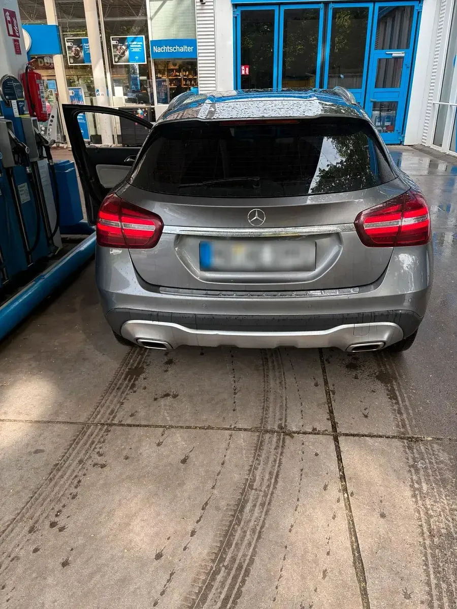 Usata Mercedes GLA200 156 CV (114 kW) 2018 Grigio SUV