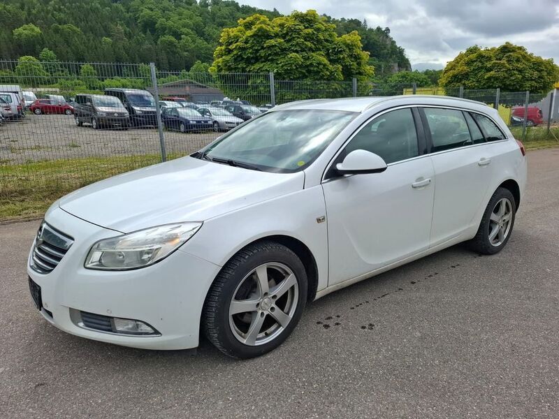Weiß Gebraucht 2013 Opel Insignia Edition Kombi | 2.500 € (Guter Preis) - Bild 1/4