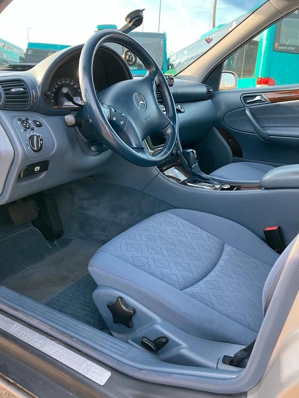 Gebraucht Mercedes C240 170 PS (125 kW) 2001 Silber Limousine