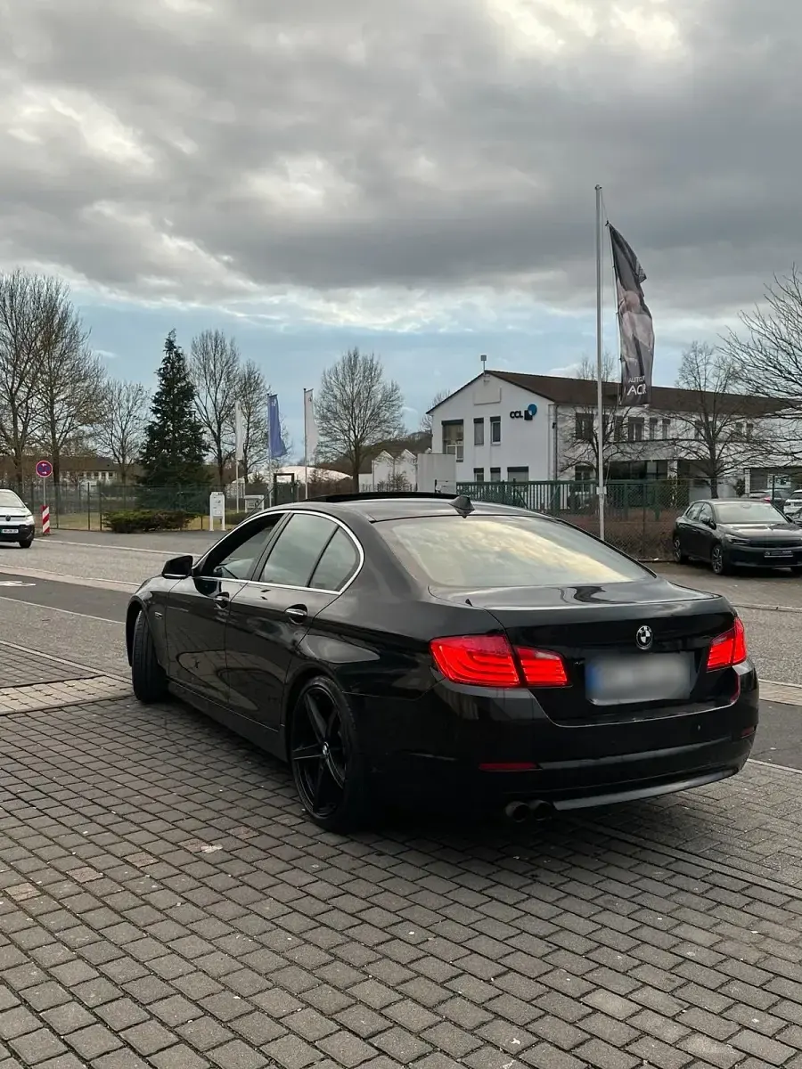 Gebraucht BMW 530 Luxury Line 245 PS (180 kW) 2010 Schwarz Limousine
