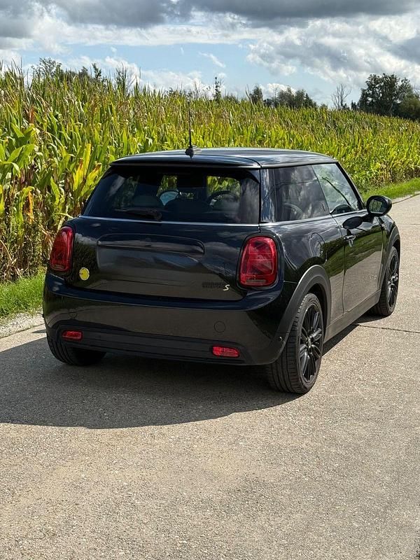 Second-hand Mini Cooper SE 135 kW (184 CP) 2022 Negru Hatchback