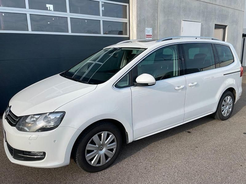 Weiß Gebraucht 2013 VW Sharan Highline Van / Kleinbus | 12.800 € (Fairer Preis) - Bild 1/4