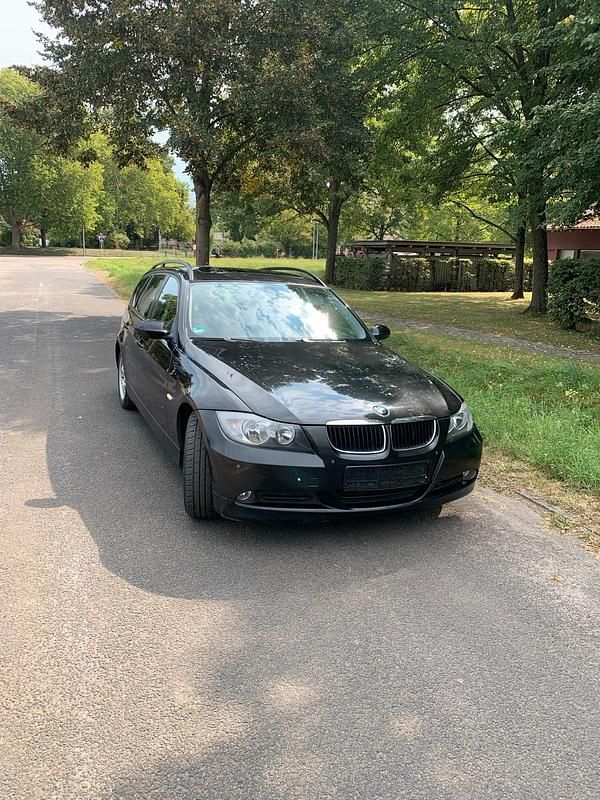 Schwarz Gebraucht 2006 BMW 318 Kombi | 1.900 € (Guter Preis) - Bild 1/4