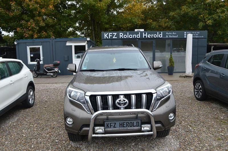 Braun Gebraucht 2015 Toyota Land Cruiser Executive SUV | 36.900 € (Guter Preis) - Bild 1/4
