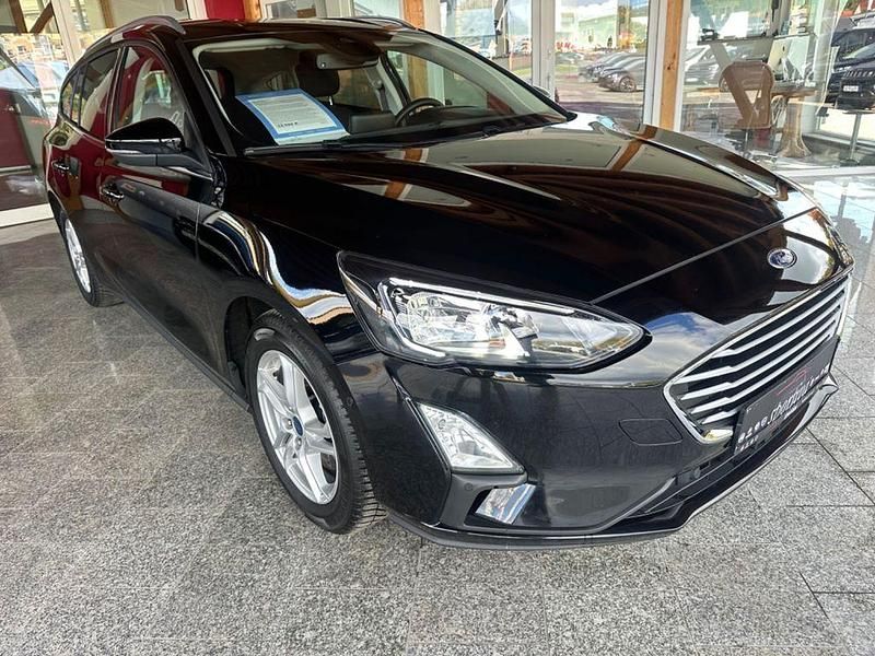 Gebraucht Ford Focus Cool & Connect 125 PS (91 kW) 2022 Schwarz Limousine