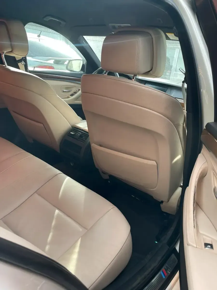 Gebraucht BMW 530 M Sport 258 PS (189 kW) 2011 Weiß Limousine