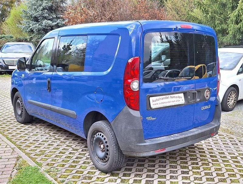 Gebraucht Fiat Doblò 101 PS (74 kW) 2013 Blau Van / Kleinbus