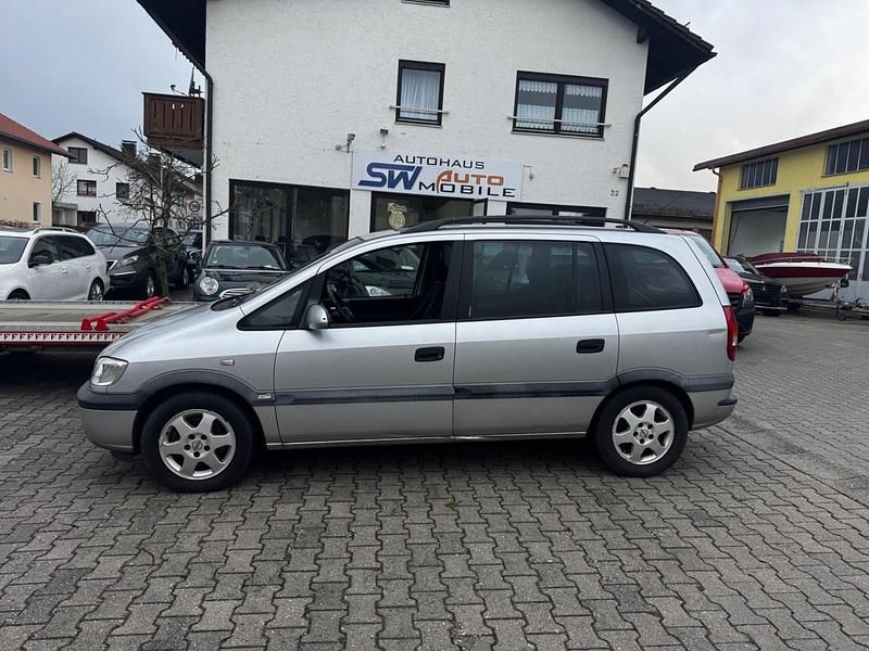 Gebraucht Opel Zafira Elegance 125 PS (91 kW) 2000 Starsilber m2 Van / Kleinbus
