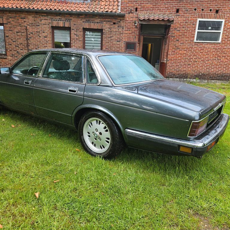 Grau Gebraucht 1994 Jaguar XJ40 Limousine | 4.500 € - Bild 1/4