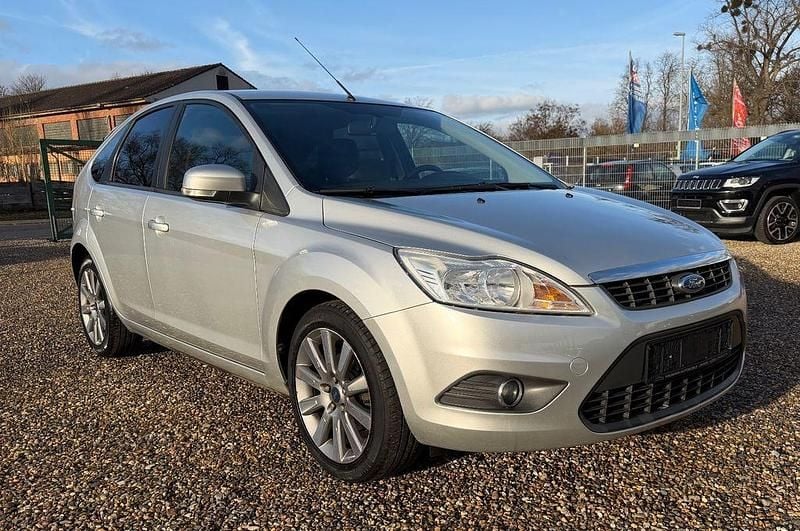 Gebraucht Ford Focus 125 PS (91 kW) 2010 Silber Limousine