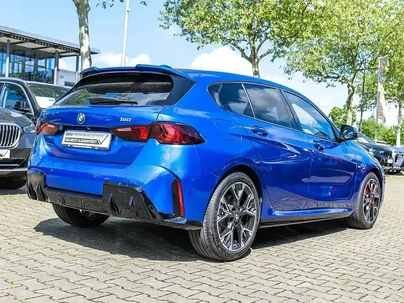 Käytetty BMW 120 Performance 156 HP (114 kW) 2025 Sininen Viistoperä