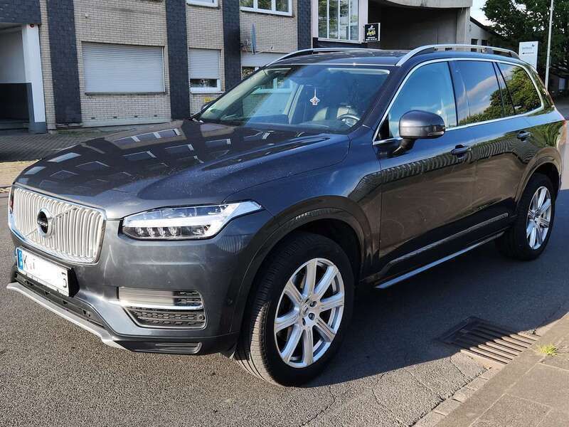 Grau Gebraucht 2017 Volvo XC90 Momentum SUV | 26.990 € (Guter Preis) - Bild 1/4