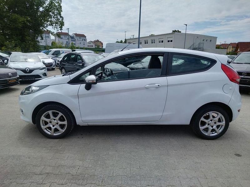 Weiß Gebraucht 2012 Ford Fiesta Trend Kleinwagen | 2.600 € (Fairer Preis) - Bild 1/4