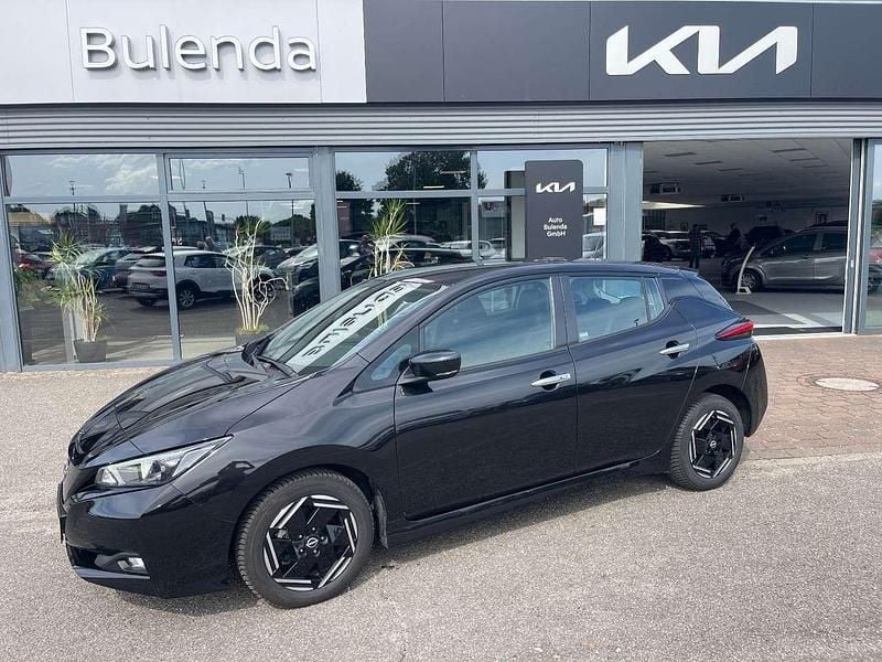 Black (m) Gebraucht 2023 Nissan Leaf Acenta Kleinwagen | 19.970 € (Fairer Preis) - Bild 1/4