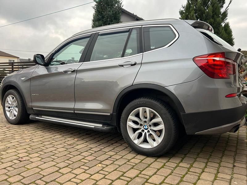 Grau Gebraucht 2011 BMW X3 SUV | 7.999 € (Guter Preis) - Bild 1/4