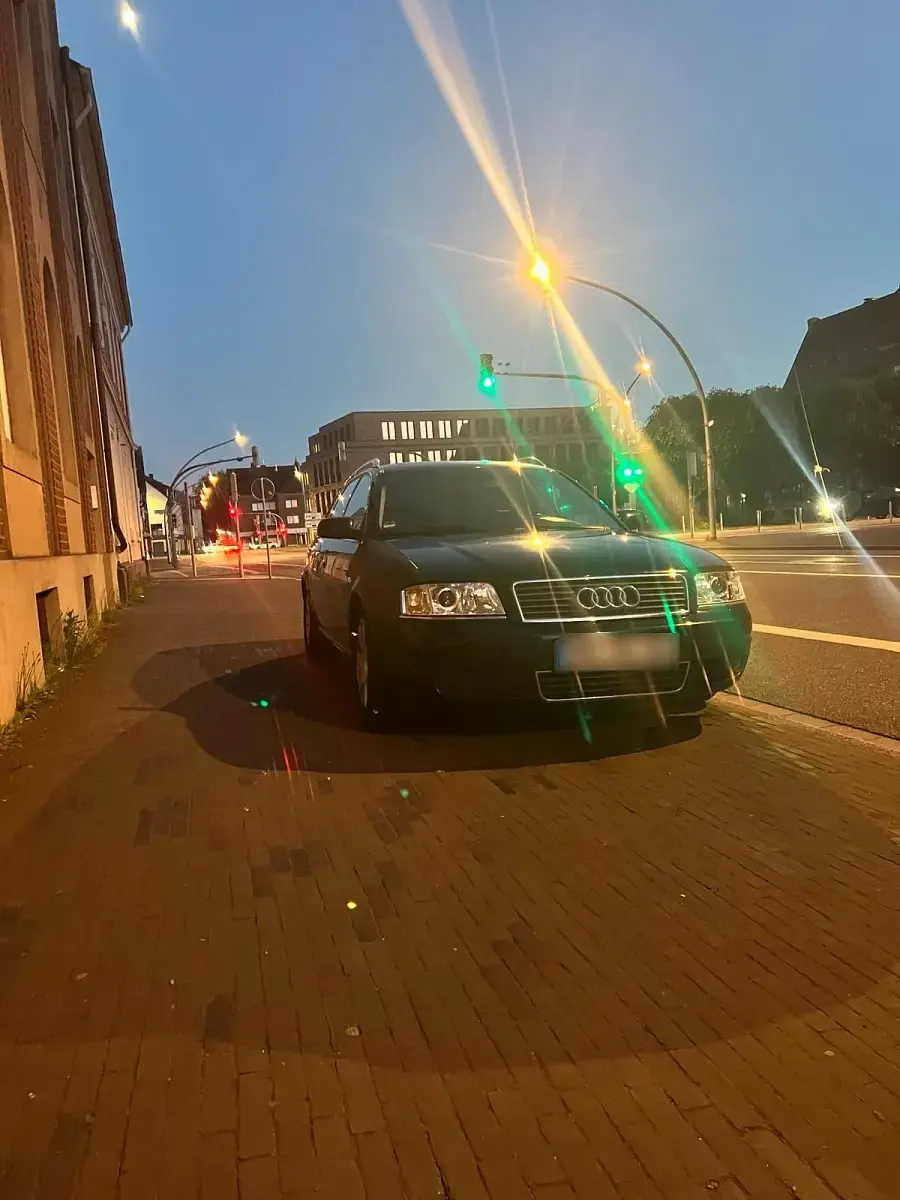 Gebraucht Audi A6 Comfort 220 PS (161 kW) 2002 Schwarz Kombi