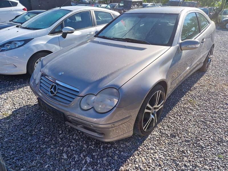 Beige Gebraucht 2003 Mercedes C200 Coupé | 2.390 € (Etwas zu teuer) - Bild 1/4