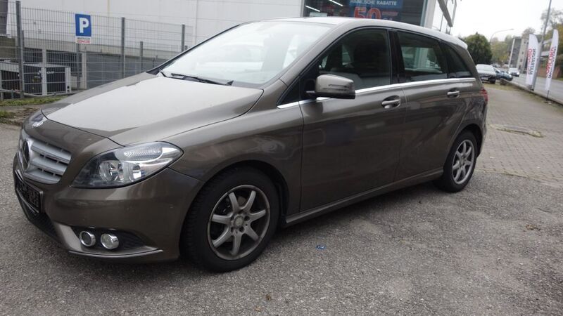 Grau Gebraucht 2013 Mercedes B180 Van / Kleinbus | 10.900 € (Superpreis) - Bild 1/4