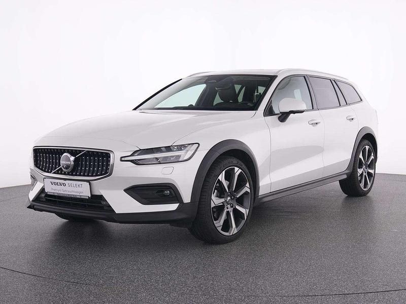 Gebraucht Volvo V60 CC Ultimate 197 PS (144 kW) 2024 Weiß crystal white pearl / met Kombi