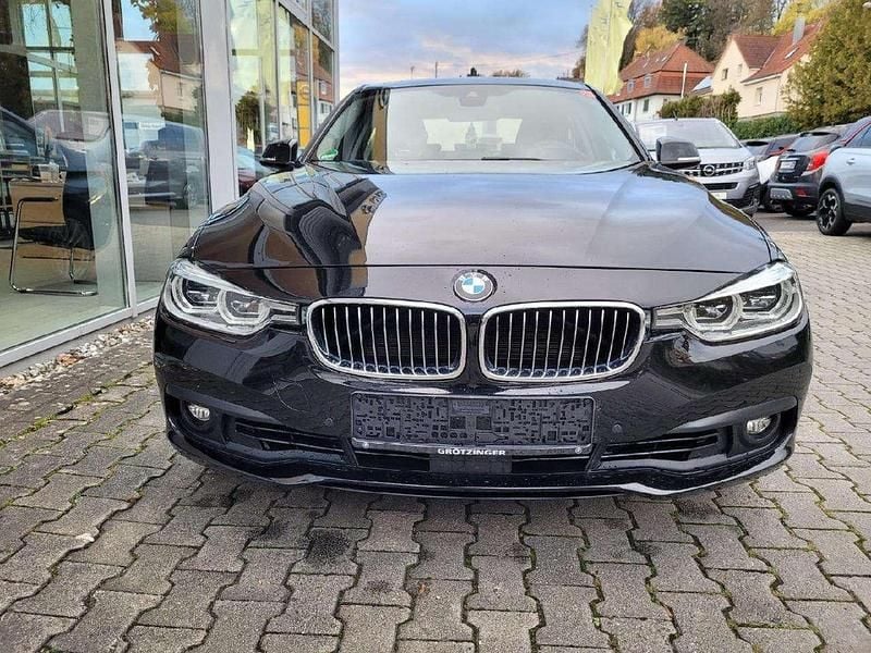 Gebraucht BMW 330 Advantage 252 PS (185 kW) 2016 Schwarz Limousine