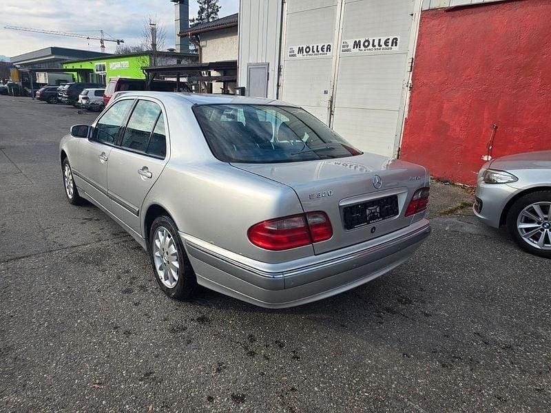 Gebraucht Mercedes E320 Elegance 224 PS (164 kW) 2000 Silber Limousine