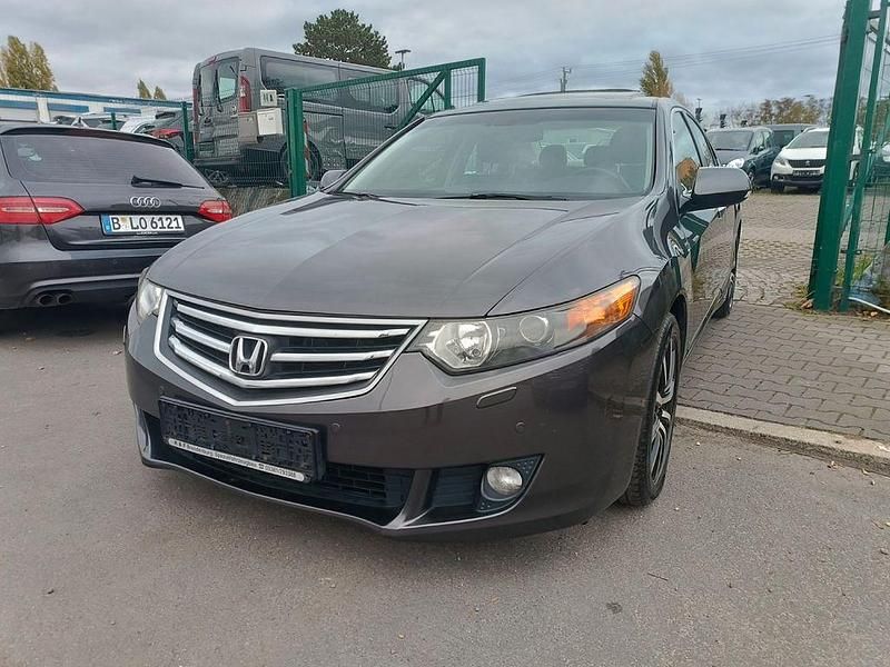 Grau Gebraucht 2010 Honda Accord Executive Limousine | 7.999 € (Fairer Preis) - Bild 1/4