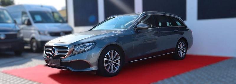 Grau Gebraucht 2017 Mercedes E220 Kombi | 15.900 € (Fairer Preis) - Bild 1/4